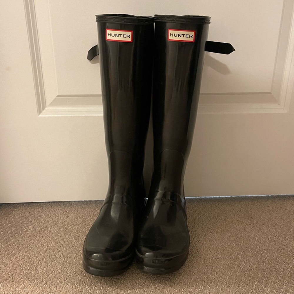 Women’s Hunter Rain-boots. Size 9. EUC.